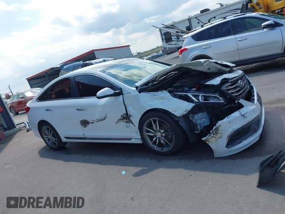 2015 Hyundai Sonata Sport z VIN 5NPE34AB3FH092236, wystawiony jako IAAI lot #43083552 z przebiegiem 89 391 mil mil oraz . Historia ofert i sprzedaży dostępna na DreamBid. Obrazek 14.