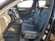 ✅ 2025 Volvo XC40 Plus Dark Theme • VIN: YV4L12UC6S2512330 • Лот: 81493135. Опубликован ранее на Copart с пробегом 579 миль. Бесплатный доступ к архиву аукционных продаж из США и подробный отчёт об истории автомобиля на DreamBid. Изображение 7.