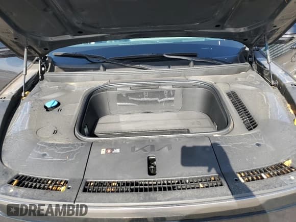 ✅ 2024 Kia EV9 GT-Line • VIN: KNDAEFS55R6023124 • Lot: 70505885. Wystawiony na Copart z przebiegiem 17 201 mil. Bezpłatny archiwum sprzedaży aukcyjnych z USA i szczegółowy raport historii pojazdu na DreamBid. Zdjęcie 12.