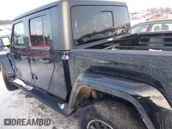 ✅ 2023 Jeep Gladiator Overland • VIN: 1C6HJTFG1PL553343 • Lot: 41349518. Wystawiony na IAAI z przebiegiem 19 556 mil. Bezpłatny archiwum sprzedaży aukcyjnych z USA i szczegółowy raport historii pojazdu na DreamBid. Zdjęcie 14.