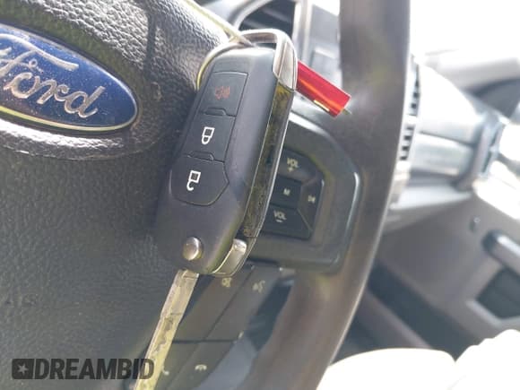 ✅ 2018 Ford F-250 XL • VIN: 1FT7W2BT2JEC44026 • Lot: 42420391. Wystawiony na IAAI z przebiegiem 178 970 mil. Bezpłatny archiwum sprzedaży aukcyjnych z USA i szczegółowy raport historii pojazdu na DreamBid. Zdjęcie 11.