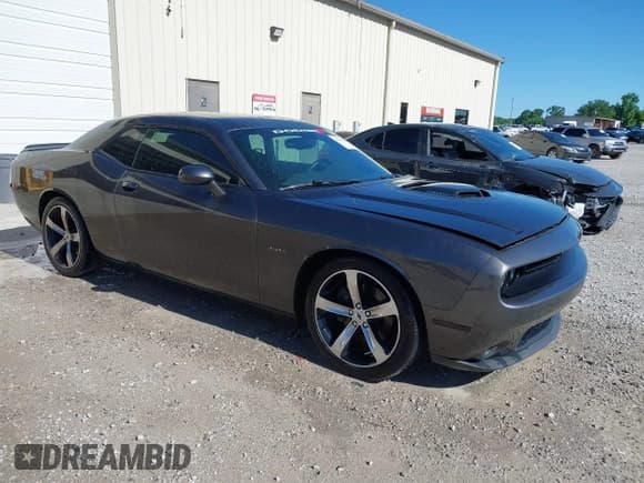 ✅ 2018 Dodge Challenger R/T • VIN: 2C3CDZBT1JH304646 • Лот: 42318186. Опубликован ранее на IAAI с пробегом 104 687 миль. Бесплатный доступ к архиву аукционных продаж из США и подробный отчёт об истории автомобиля на DreamBid. Изображение 1.