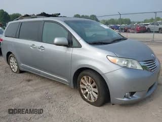 ✅ 2011 Toyota Sienna XLE • VIN: 5TDDK3DC3BS022382 • Lot: 42911398. Wystawiony na IAAI z przebiegiem 126 734 mil. Bezpłatny archiwum sprzedaży aukcyjnych z USA i szczegółowy raport historii pojazdu na DreamBid. Zdjęcie 1.