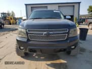 ✅ 2007 Chevrolet Suburban LTZ • VIN: 3GNFK16367G299552 • Lot: 75533084. Wystawiony na Copart z przebiegiem 180 783 mil. Bezpłatny archiwum sprzedaży aukcyjnych z USA i szczegółowy raport historii pojazdu na DreamBid. Zdjęcie 5.