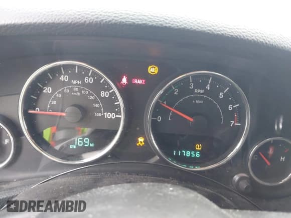 ✅ 2013 Jeep Wrangler Sahara • VIN: 1C4AJWBG3DL593386 • Lot: 42895607. Wystawiony na IAAI z przebiegiem 117 856 mil. Bezpłatny archiwum sprzedaży aukcyjnych z USA i szczegółowy raport historii pojazdu na DreamBid. Zdjęcie 7.