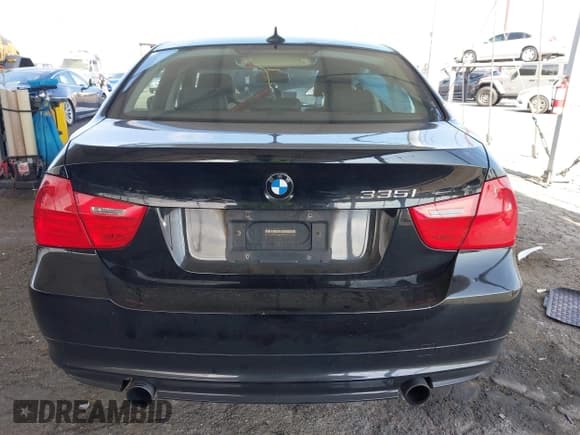 ✅ 2011 BMW 3 Series 335i xDrive • VIN: WBAPL5G59BNN22777 • Lot: 42109275. Listed on IAAI with 126,747 mi. Free auction sales archive from the USA and detailed vehicle history report at DreamBid. Image 17.