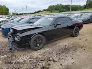 2014 Dodge Challenger SXT z VIN 2C3CDYAG0EH195293, wystawiony jako Copart lot #69801784 z przebiegiem 158 460 mil mil oraz Szkoda całkowita • Salvage title. Historia ofert i sprzedaży dostępna na DreamBid. Obrazek 1.