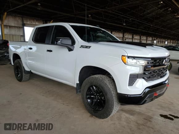 ✅ 2023 Chevrolet Silverado 1500 LT Trail Boss • VIN: 3GCUDFE88PG231046 • Lot: 87631285. Wystawiony na Copart z przebiegiem 50 893 mil. Bezpłatny archiwum sprzedaży aukcyjnych z USA i szczegółowy raport historii pojazdu na DreamBid. Zdjęcie 4.