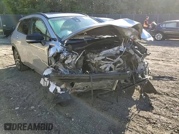 ✅ 2022 Toyota Corolla Cross XLE • VIN: 7MUDAABG2NV009288 • Lot: 82451245. Wystawiony na Copart z przebiegiem Nie podano. Bezpłatny archiwum sprzedaży aukcyjnych z USA i szczegółowy raport historii pojazdu na DreamBid. Zdjęcie 13.