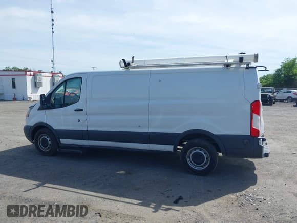 ✅ 2018 Ford Transit • VIN: 1FTYR2YM3JKB17637 • Lot: 42281111. Wystawiony na IAAI z przebiegiem 140 894 mil. Bezpłatny archiwum sprzedaży aukcyjnych z USA i szczegółowy raport historii pojazdu na DreamBid. Zdjęcie 14.