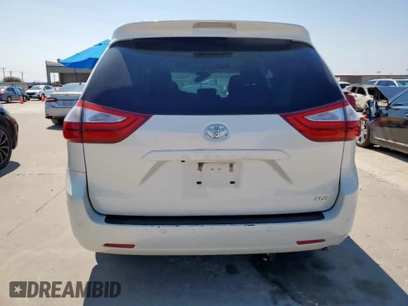 ✅ 2017 Toyota Sienna XLE Auto Access Seat • VIN: 5TDYZ3DC9HS776022 • Lot: 71960305. Listed on Copart with 183,207 mi. Free auction sales archive from the USA and detailed vehicle history report at DreamBid. Image 6.