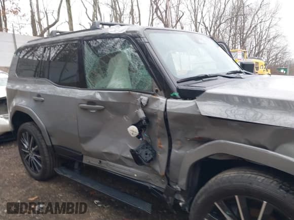 ✅ 2024 Lexus GX 550 Luxury • VIN: JTJVBCDX5R5007435 • Lot: 41908140. Wystawiony na IAAI z przebiegiem 10 147 mil. Bezpłatny archiwum sprzedaży aukcyjnych z USA i szczegółowy raport historii pojazdu na DreamBid. Zdjęcie 18.