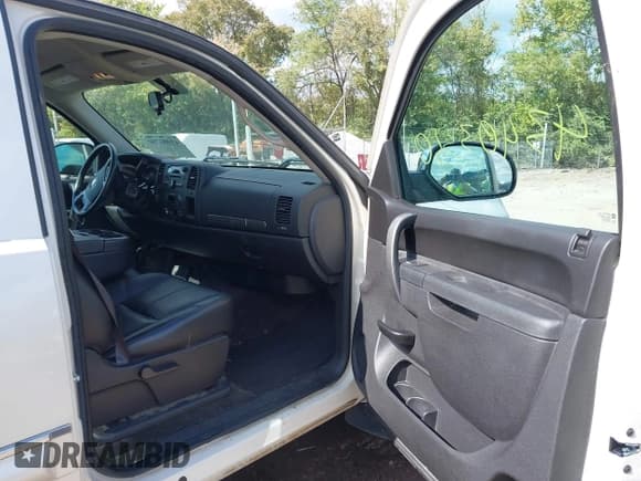 ✅ 2012 Chevrolet Silverado 1500 LT • VIN: 3GCPKSE76CG202030 • Lot: 43403350. Wystawiony na IAAI z przebiegiem 117 414 mil. Bezpłatny archiwum sprzedaży aukcyjnych z USA i szczegółowy raport historii pojazdu na DreamBid. Zdjęcie 5.