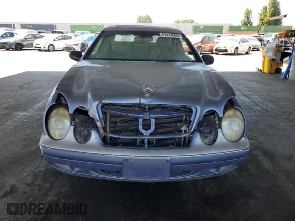 ✅ 1999 Mercedes-Benz CLK 320/430 • VIN: WDBLJ65G0XF102620 • Lot: 67474685. Wystawiony na Copart z przebiegiem Nie podano. Bezpłatny archiwum sprzedaży aukcyjnych z USA i szczegółowy raport historii pojazdu na DreamBid. Zdjęcie 5.