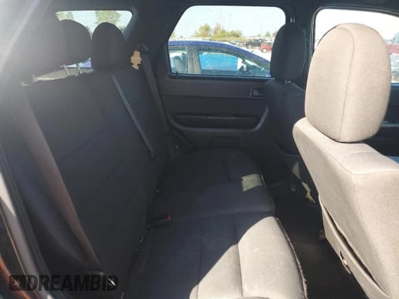 ✅ 2011 Ford Escape XLT • VIN: 1FMCU0D75BKA26704 • Lot: 84446025. Wystawiony na Copart z przebiegiem 253 540 mil. Bezpłatny archiwum sprzedaży aukcyjnych z USA i szczegółowy raport historii pojazdu na DreamBid. Zdjęcie 10.