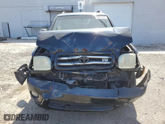 ✅ 2004 Toyota Sequoia Limited • VIN: 5TDBT48A64S208522 • Lot: 80057535. Listed on Copart with 208,519 mi. Free auction sales archive from the USA and detailed vehicle history report at DreamBid. Image 5.