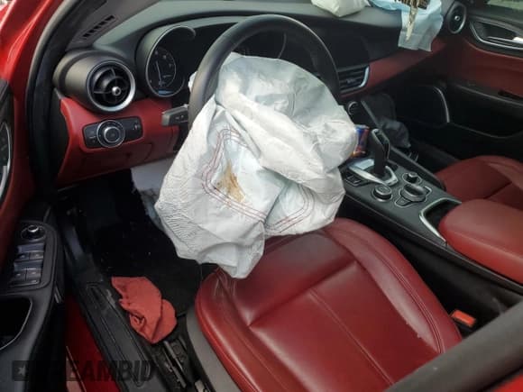 ✅ 2020 Alfa Romeo Giulia • VIN: ZARFAMAN3L7631383 • Lot: 80412945. Wystawiony na Copart z przebiegiem Nie podano. Bezpłatny archiwum sprzedaży aukcyjnych z USA i szczegółowy raport historii pojazdu na DreamBid. Zdjęcie 8.