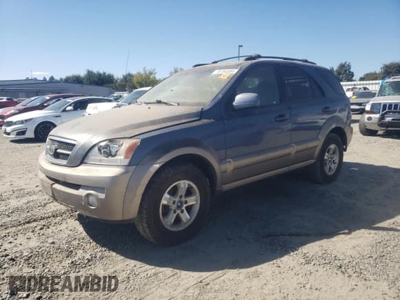 ✅ 2005 Kia Sorento LX • VIN: KNDJD733855361056 • Lot: 70784504. Wystawiony na Copart z przebiegiem 167 403 mil. Bezpłatny archiwum sprzedaży aukcyjnych z USA i szczegółowy raport historii pojazdu na DreamBid. Zdjęcie 1.