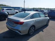 ✅ 2024 Kia Forte LXS • VIN: 3KPF24AD8RE738503 • Lot: 42774843. Wystawiony na IAAI z przebiegiem 29 673 mil. Bezpłatny archiwum sprzedaży aukcyjnych z USA i szczegółowy raport historii pojazdu na DreamBid. Zdjęcie 4.