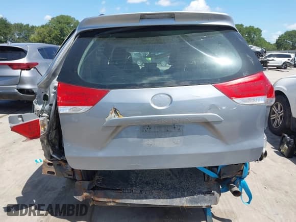 ✅ 2014 Toyota Sienna LE AAS • VIN: 5TDKK3DC5ES426425 • Lot: 42523003. Listed on IAAI with 185,048 mi. Free auction sales archive from the USA and detailed vehicle history report at DreamBid. Image 15.