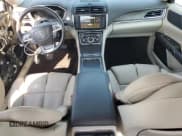 ✅ 2017 Lincoln Continental Select • VIN: 1LN6L9SK5H5606960 • Лот: 68629505. Опубликован ранее на Copart с пробегом 82 850 миль. Бесплатный доступ к архиву аукционных продаж из США и подробный отчёт об истории автомобиля на DreamBid. Изображение 8.