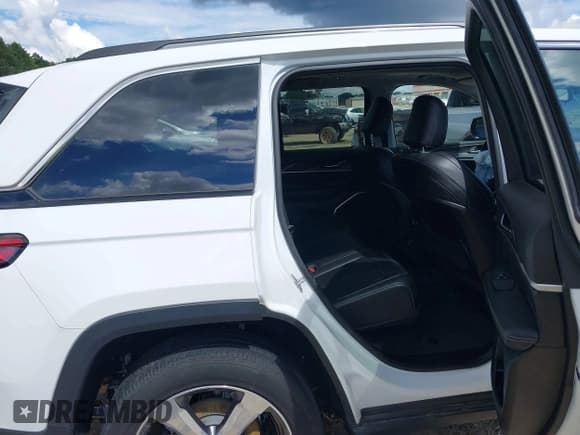 ✅ 2022 Jeep Grand Cherokee Limited • VIN: 1C4RJGBG3N8568517 • Lot: 42992707. Listed on IAAI with 21,820 mi. Free auction sales archive from the USA and detailed vehicle history report at DreamBid. Image 8.