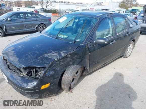 ✅ 2005 Ford Focus S • VIN: 1FAHP34N85W166444 • Lot: 43636198. Wystawiony na IAAI z przebiegiem 123 240 mil. Bezpłatny archiwum sprzedaży aukcyjnych z USA i szczegółowy raport historii pojazdu na DreamBid. Zdjęcie 2.
