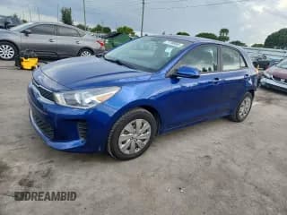 ✅ 2020 Kia Rio S • VIN: 3KPA25AD3LE334659 • Lot: 71190865. Wystawiony na Copart z przebiegiem 50 826 mil. Bezpłatny archiwum sprzedaży aukcyjnych z USA i szczegółowy raport historii pojazdu na DreamBid. Zdjęcie 1.