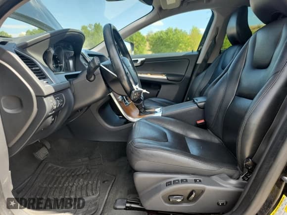 ✅ 2017 Volvo XC60 Inscription • VIN: YV440MDU2H2009141 • Lot: 70690765. Wystawiony na Copart z przebiegiem 110 904 mil. Bezpłatny archiwum sprzedaży aukcyjnych z USA i szczegółowy raport historii pojazdu na DreamBid. Zdjęcie 7.