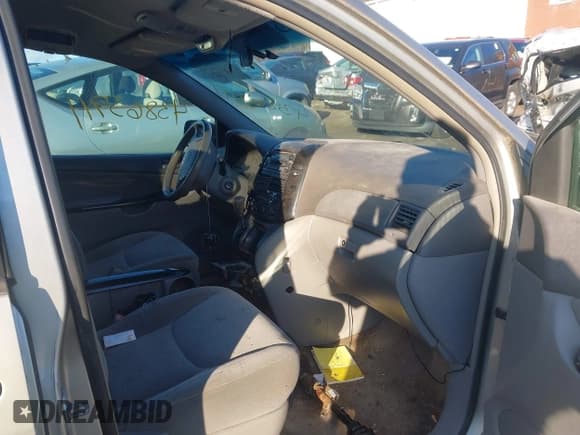 ✅ 2005 Toyota Sienna LE • VIN: 5TDBA23C45S039363 • Lot: 43865911. Listed on IAAI with 219,700 mi. Free auction sales archive from the USA and detailed vehicle history report at DreamBid. Image 5.