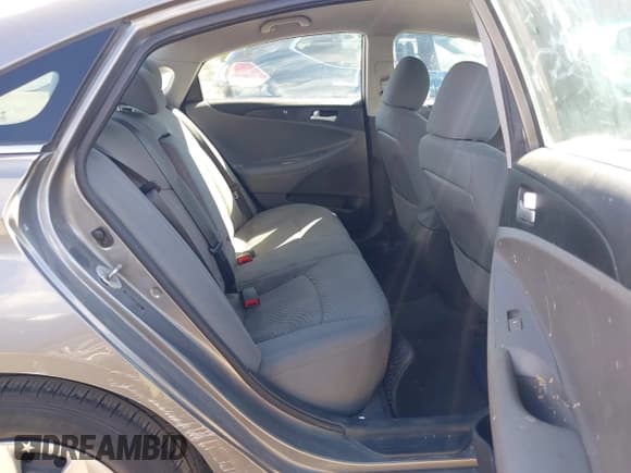 ✅ 2013 Hyundai Sonata GLS • VIN: 5NPEB4AC7DH587645 • Лот: 42231984. Опубликован ранее на IAAI с пробегом 129 171 миль. Бесплатный доступ к архиву аукционных продаж из США и подробный отчёт об истории автомобиля на DreamBid. Изображение 8.