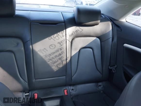 ✅ 2011 Audi A5 • VIN: WAU3FAFR6BA016981 • Lot: 42963105. Listed on IAAI with 137,312 mi. Free auction sales archive from the USA and detailed vehicle history report at DreamBid. Image 8.