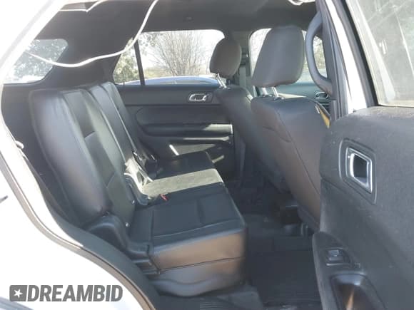 ✅ 2017 Ford Police Interceptor Utility • VIN: 1FM5K8AR3HGC07766 • Lot: 41386048. Wystawiony na IAAI z przebiegiem 82 145 mil. Bezpłatny archiwum sprzedaży aukcyjnych z USA i szczegółowy raport historii pojazdu na DreamBid. Zdjęcie 8.