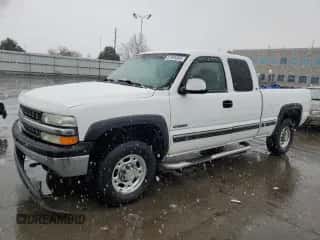 2000 Chevrolet Silverado 2500 LT z VIN 1GCGK29U8YE113106, wystawiony jako Copart lot #51985305 z przebiegiem 296 670 mil mil oraz Szkoda całkowita • Salvage title. Historia ofert i sprzedaży dostępna na DreamBid. Obrazek 1.
