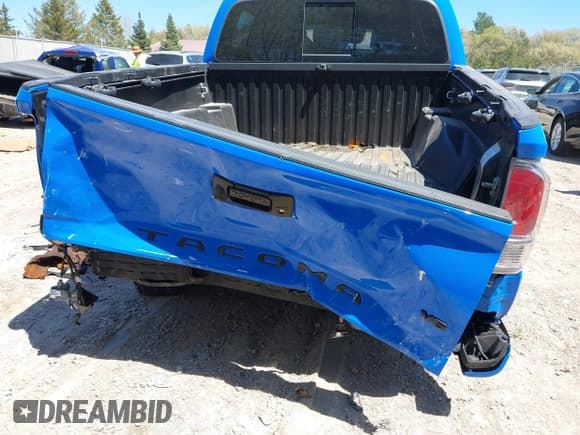 ✅ 2020 Toyota Tacoma SR5 • VIN: 3TMCZ5AN5LM337632 • Lot: 42203628. Listed on IAAI with 39,831 mi. Free auction sales archive from the USA and detailed vehicle history report at DreamBid. Image 6.