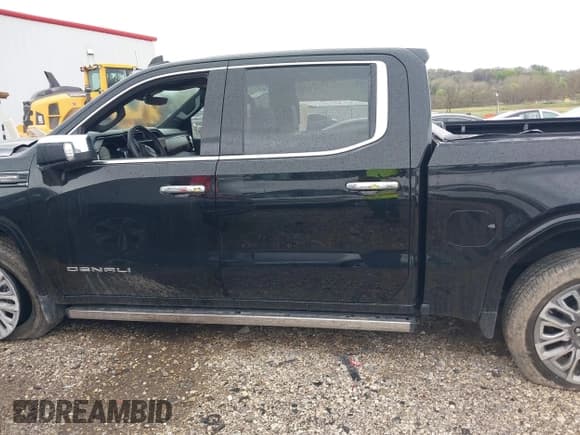 ✅ 2023 GMC Sierra 1500 Denali Ultimate • VIN: 1GTUUHEL3PZ268036 • Лот: 41933675. Опубликован ранее на IAAI с пробегом 17 509 миль. Бесплатный доступ к архиву аукционных продаж из США и подробный отчёт об истории автомобиля на DreamBid. Изображение 15.