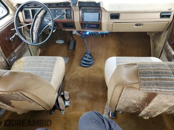 ✅ 1983 Ford Bronco Custom • VIN: 1FMDU15F5DLA08006 • Lot: 56002895. Wystawiony na Copart z przebiegiem 11 879 mil. Bezpłatny archiwum sprzedaży aukcyjnych z USA i szczegółowy raport historii pojazdu na DreamBid. Zdjęcie 8.