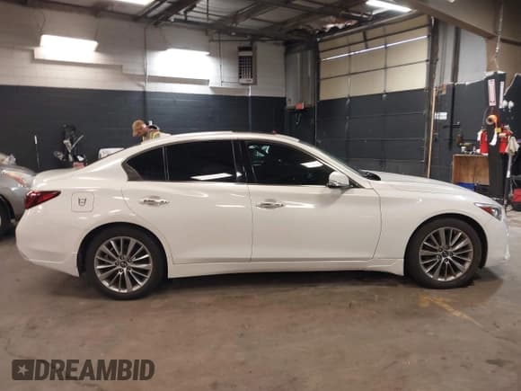 ✅ 2018 Infiniti Q50 Sport • VIN: JN1EV7ARXJM437417 • Lot: 42221350. Wystawiony na IAAI z przebiegiem 80 721 mil. Bezpłatny archiwum sprzedaży aukcyjnych z USA i szczegółowy raport historii pojazdu na DreamBid. Zdjęcie 13.