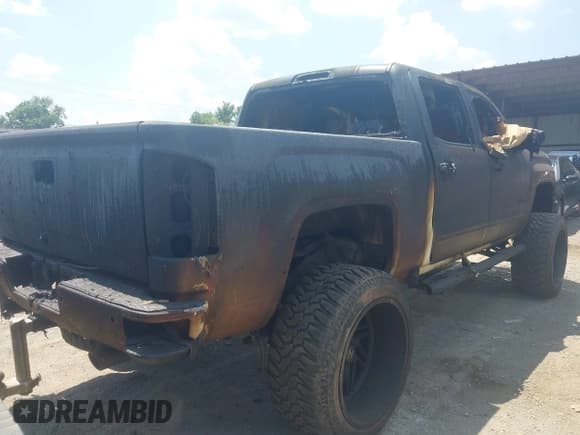 ✅ 2017 GMC Sierra 1500 SLT • VIN: 3GTU2NEJ9HG152182 • Лот: 42913544. Опубликован ранее на IAAI с пробегом 11 миль. Бесплатный доступ к архиву аукционных продаж из США и подробный отчёт об истории автомобиля на DreamBid. Изображение 4.