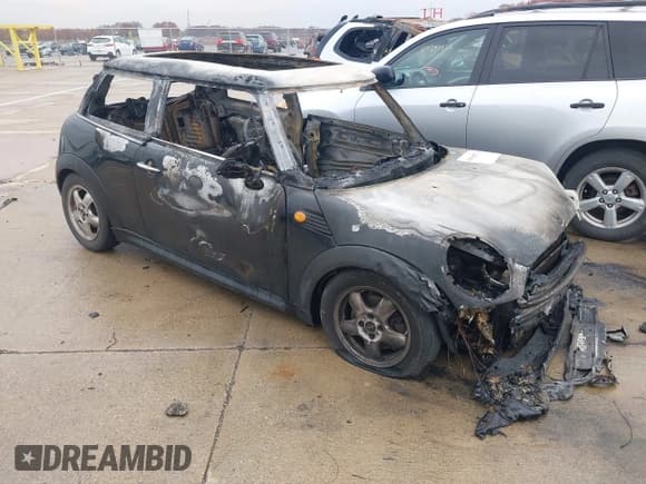 ✅ 2010 MINI Hardtop • VIN: WMWMF3C52ATU77583 • Lot: 43638072. Wystawiony na IAAI z przebiegiem Nie podano. Bezpłatny archiwum sprzedaży aukcyjnych z USA i szczegółowy raport historii pojazdu na DreamBid. Zdjęcie 1.