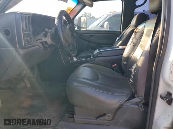 ✅ 2003 Chevrolet Silverado 1500 • VIN: 1GBJC33103F175582 • Lot: 71236915. Wystawiony na Copart z przebiegiem 145 088 mil. Bezpłatny archiwum sprzedaży aukcyjnych z USA i szczegółowy raport historii pojazdu na DreamBid. Zdjęcie 7.