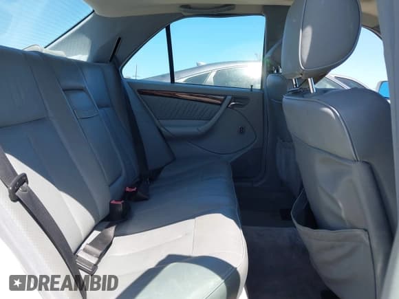 ✅ 2000 Mercedes-Benz C 230 Kompressor • VIN: WDBHA24GXYA833828 • Lot: 42304685. Wystawiony na IAAI z przebiegiem Nie podano. Bezpłatny archiwum sprzedaży aukcyjnych z USA i szczegółowy raport historii pojazdu na DreamBid. Zdjęcie 8.