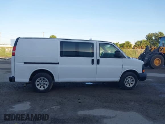 ✅ 2013 Chevrolet Express Cargo • VIN: 1GCSGAFX5D1167386 • Lot: 42356301. Wystawiony na IAAI z przebiegiem Nie podano. Bezpłatny archiwum sprzedaży aukcyjnych z USA i szczegółowy raport historii pojazdu na DreamBid. Zdjęcie 13.