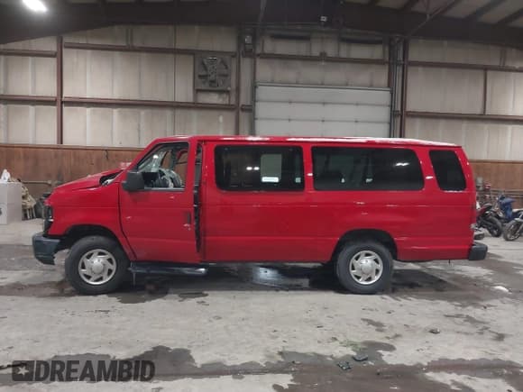 ✅ 2014 Ford Econoline Passenger XL • VIN: 1FBSS3BL4EDA36080 • Lot: 41566896. Wystawiony na IAAI z przebiegiem 113 319 mil. Bezpłatny archiwum sprzedaży aukcyjnych z USA i szczegółowy raport historii pojazdu na DreamBid. Zdjęcie 15.