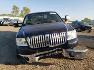 ✅ 2006 Lincoln Mark LT • VIN: 5LTPW18576FJ11246 • Lot: 71769914. Wystawiony na Copart z przebiegiem 165 800 mil. Bezpłatny archiwum sprzedaży aukcyjnych z USA i szczegółowy raport historii pojazdu na DreamBid. Zdjęcie 5.