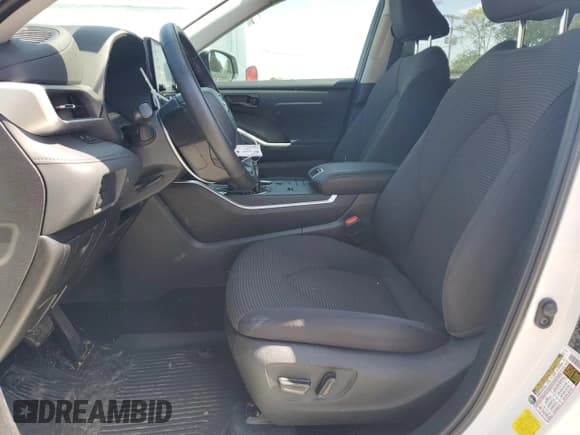 ✅ 2022 Toyota Highlander Hybrid LE • VIN: 5TDZARAH0NS516943 • Lot: 52202305. Wystawiony na Copart z przebiegiem 39 889 mil. Bezpłatny archiwum sprzedaży aukcyjnych z USA i szczegółowy raport historii pojazdu na DreamBid. Zdjęcie 7.