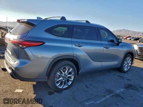 ✅ 2022 Toyota Highlander Hybrid Limited • VIN: 5TDYARAH2NS012969 • Лот: 96096815. Опубликован ранее на Copart с пробегом 107 974 миль. Бесплатный доступ к архиву аукционных продаж из США и подробный отчёт об истории автомобиля на DreamBid. Изображение 3.