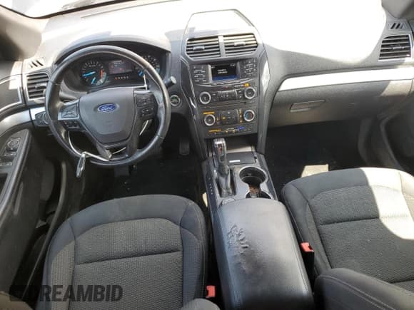 ✅ 2017 Ford Explorer XLT • VIN: 1FM5K8DH4HGC22408 • Lot: 55458745. Wystawiony na Copart z przebiegiem 142 976 mil. Bezpłatny archiwum sprzedaży aukcyjnych z USA i szczegółowy raport historii pojazdu na DreamBid. Zdjęcie 8.