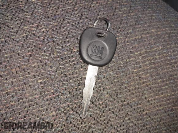 ✅ 2000 Chevrolet Silverado 1500 • VIN: 1GCEK14V2YE349851 • Лот: 43300859. Опубликован ранее на IAAI с пробегом 201 695 миль. Бесплатный доступ к архиву аукционных продаж из США и подробный отчёт об истории автомобиля на DreamBid. Изображение 11.