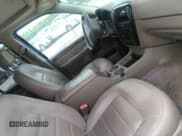 ✅ 2003 Ford Explorer • VIN: 1FMZU65K43UA92733 • Lot: 42093512. Wystawiony na IAAI z przebiegiem 201 805 mil. Bezpłatny archiwum sprzedaży aukcyjnych z USA i szczegółowy raport historii pojazdu na DreamBid. Zdjęcie 5.